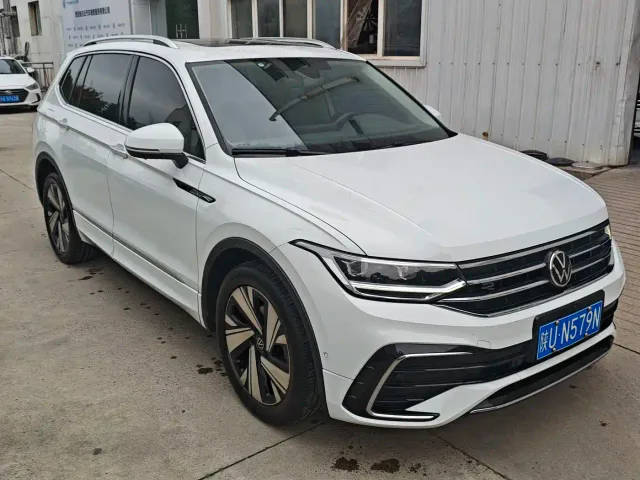 Volkswagen Tiguan L — Фото автомобиля 2