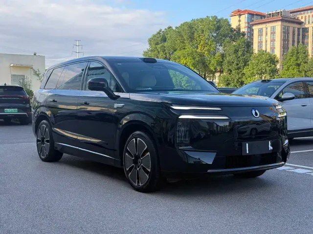 Denza N8L — Фото автомобиля 3