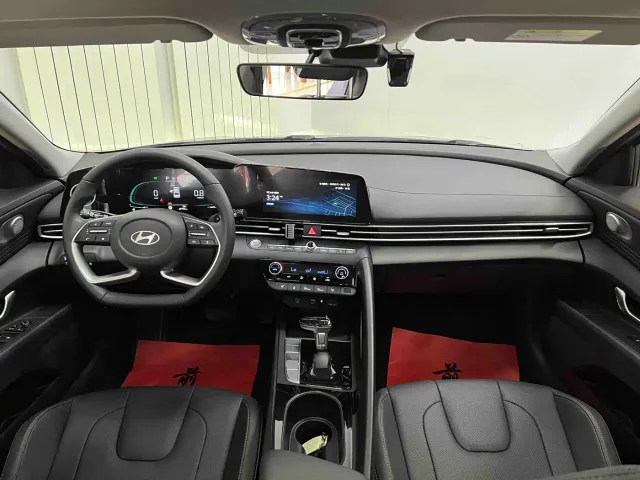 Hyundai Elantra — Фото автомобиля 16