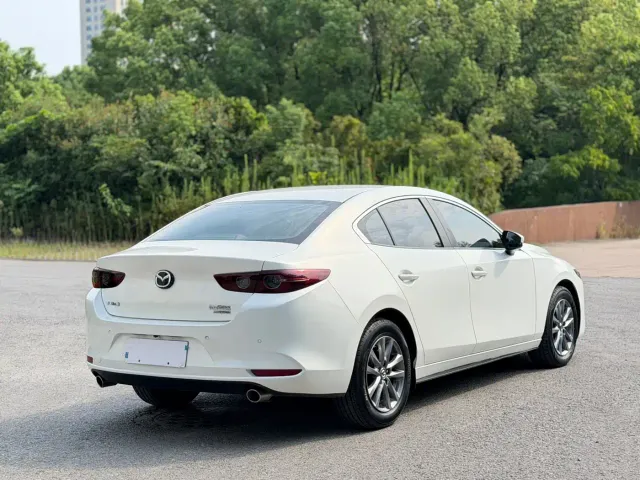 Mazda Axela — Фото автомобиля 4