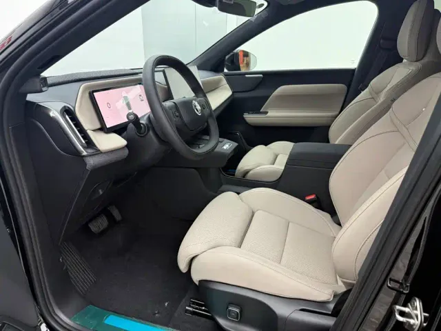 Volvo XC70 Plug-in Hybrid — Фото автомобиля 3