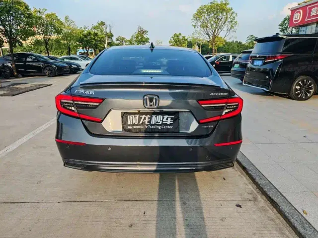 Honda Accord — Фото автомобиля 9