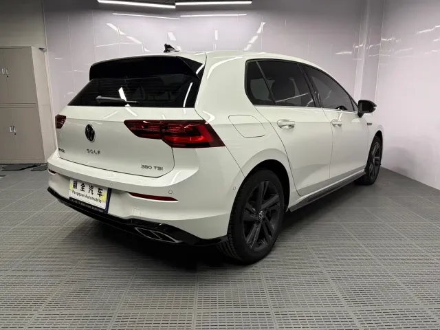 Volkswagen Golf — Фото автомобиля 18