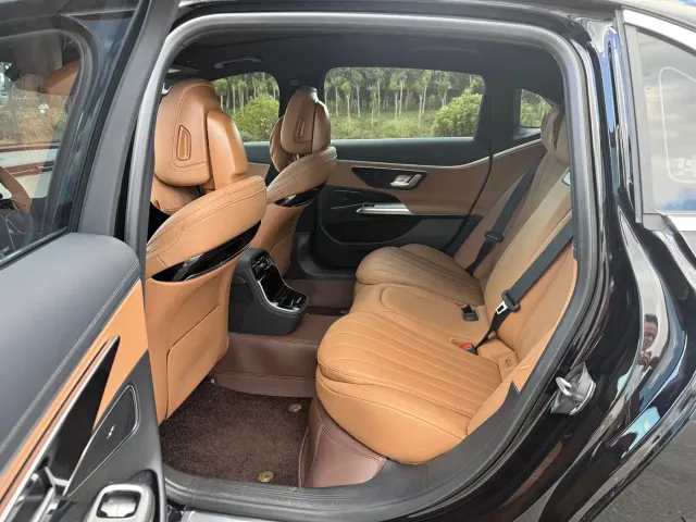 Mercedes-Benz E-Class — Фото автомобиля 8