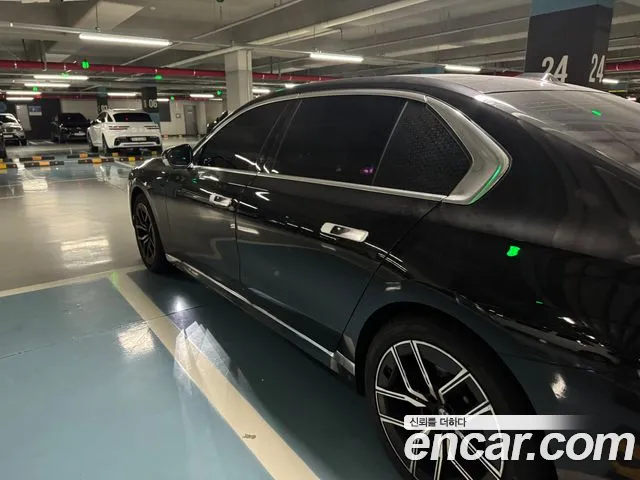 BMW 7 Series — Фото автомобиля 5
