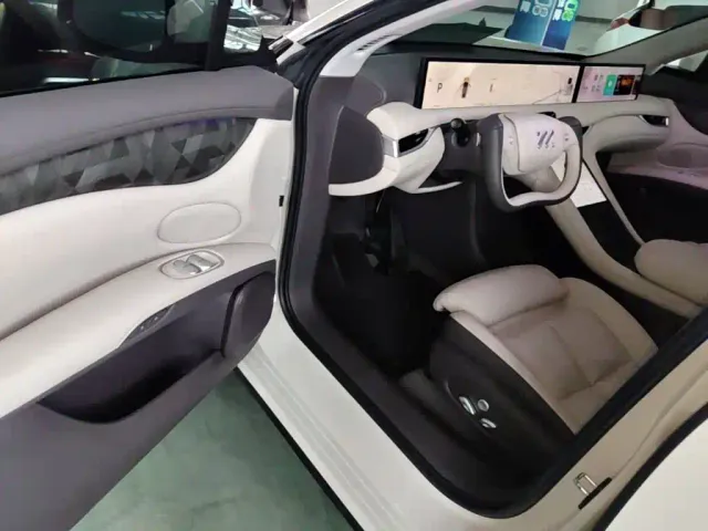 IM Motors LS6 — Фото автомобиля 15
