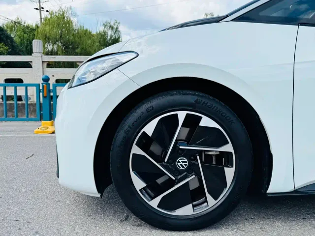 Volkswagen ID.3 — Фото автомобиля 18