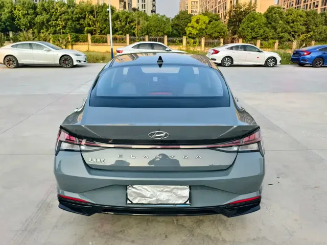 Hyundai Elantra 2022 1.5L CVT LUX Premium Edition — Фото автомобиля 6