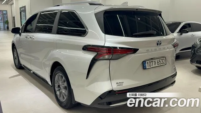 Toyota Sienna Generation 4 — Фото автомобиля 2
