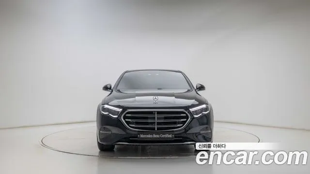 Mercedes-Benz E-Class — Фото автомобиля 3