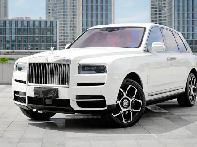 Rolls-Royce Cullinan — Фото автомобиля 2