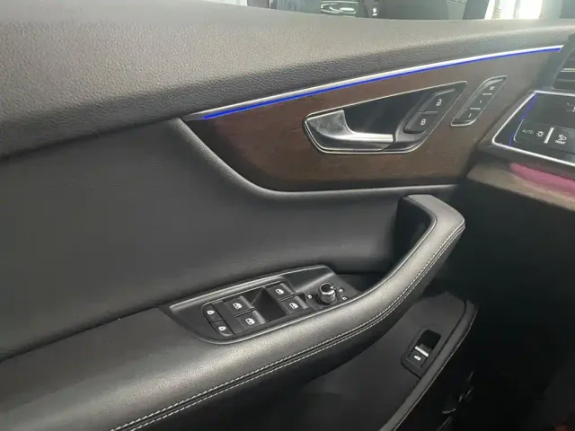 Audi Q7 — Фото автомобиля 10
