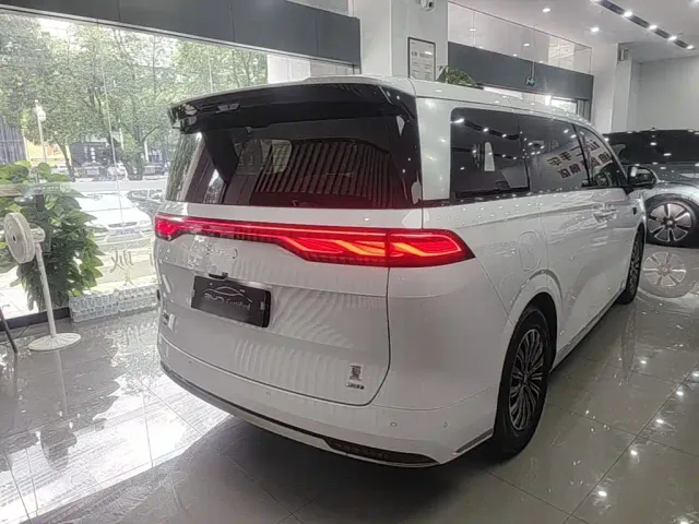 BYD Xia — Фото автомобиля 6