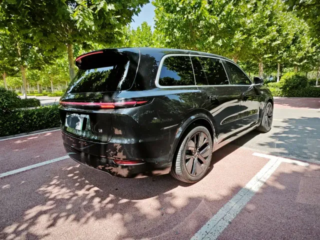 Li Auto L9 — Фото автомобиля 10