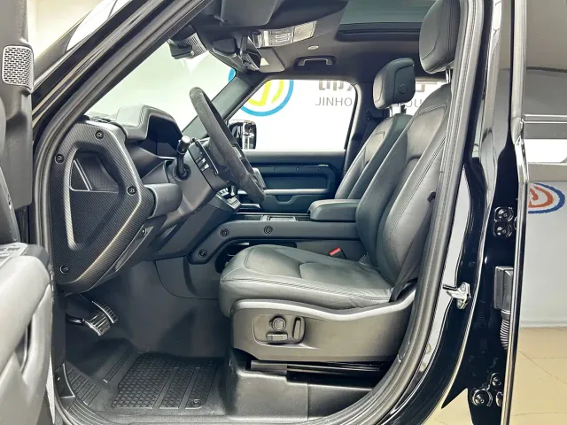 Land Rover Defender — Фото автомобиля 8
