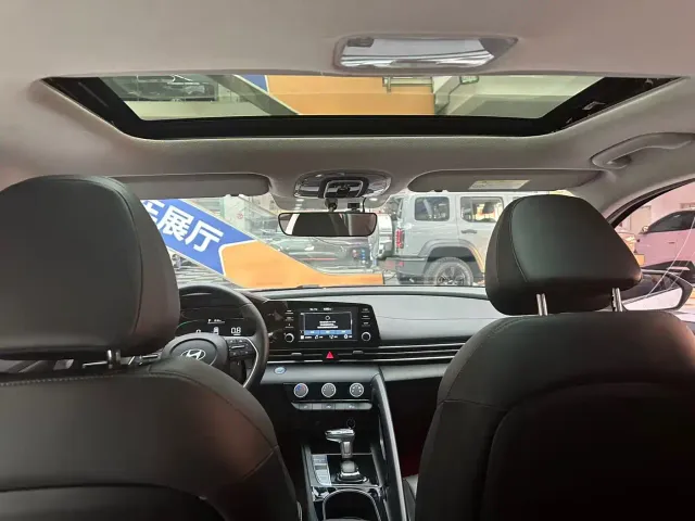 Hyundai Elantra — Фото автомобиля 13