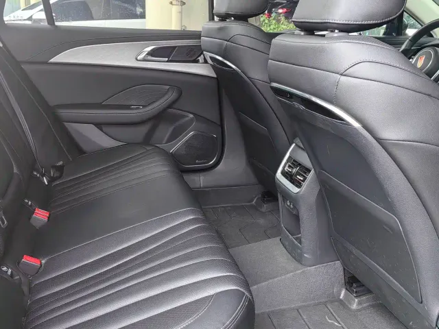 Hongqi H5 — Фото автомобиля 14