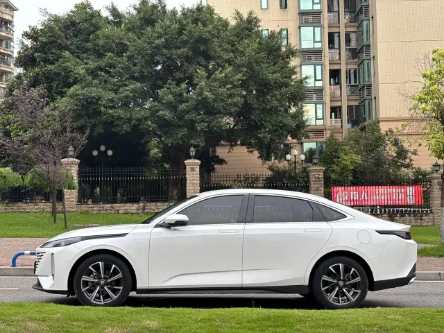 Changan Eado — Фото автомобиля 4