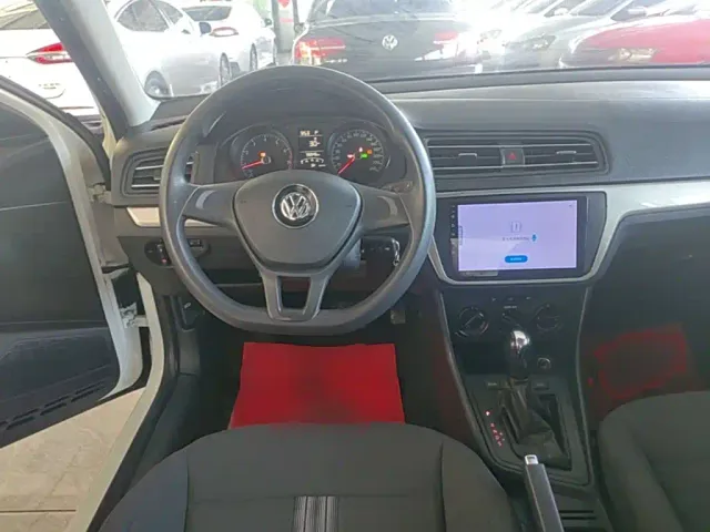 Volkswagen Lavida — Фото автомобиля 10
