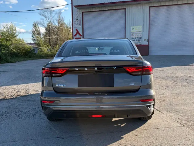 Geely Emgrand — Фото автомобиля 9