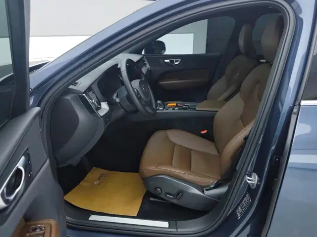 Volvo XC60 — Фото автомобиля 9