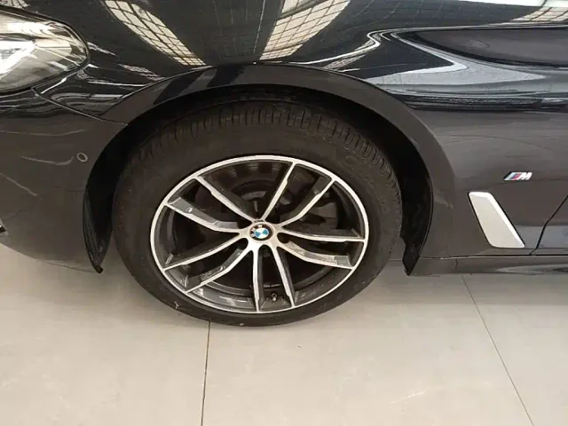 BMW 5 Series — Фото автомобиля 22