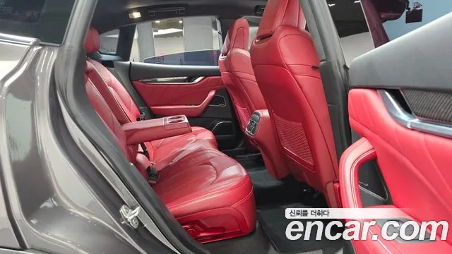 Maserati Levante — Фото автомобиля 11
