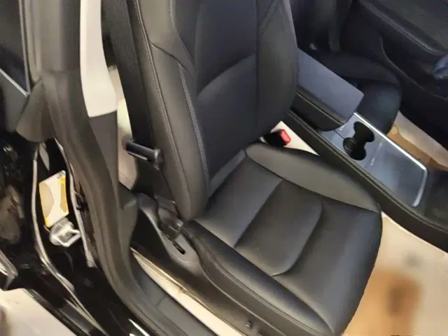 Tesla Model 3 — Фото автомобиля 24