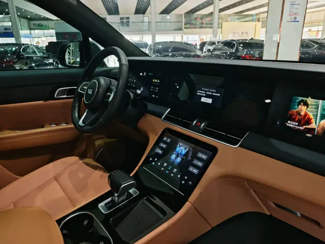 Li Auto ONE — Фото автомобиля 11