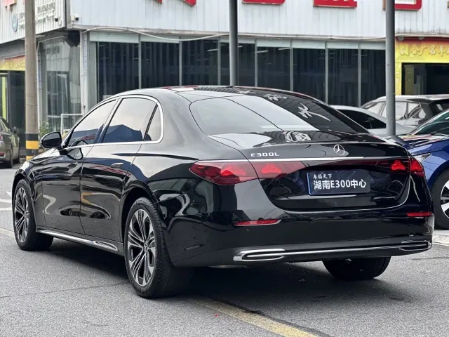 Mercedes-Benz E-Class — Фото автомобиля 14