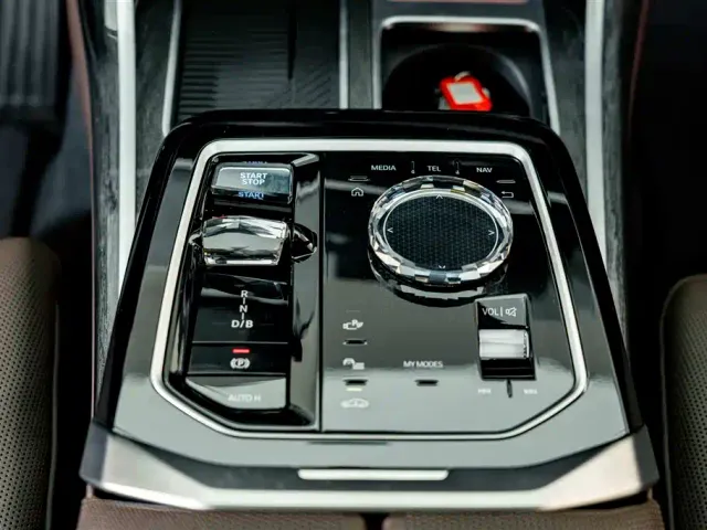 BMW i7 — Фото автомобиля 16