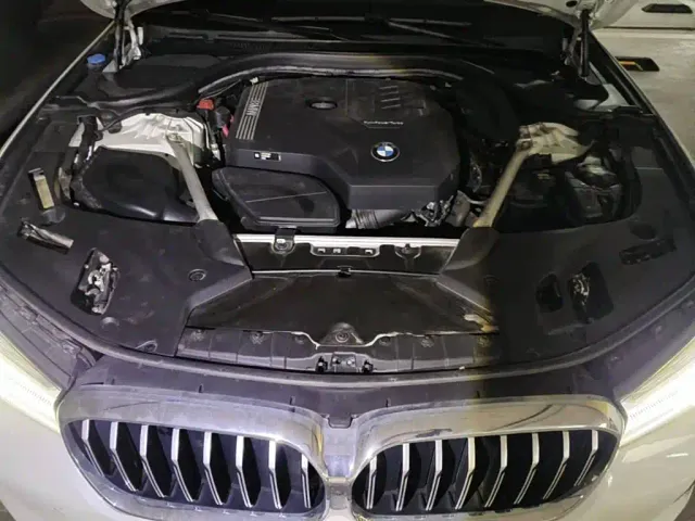 BMW 5 Series — Фото автомобиля 3