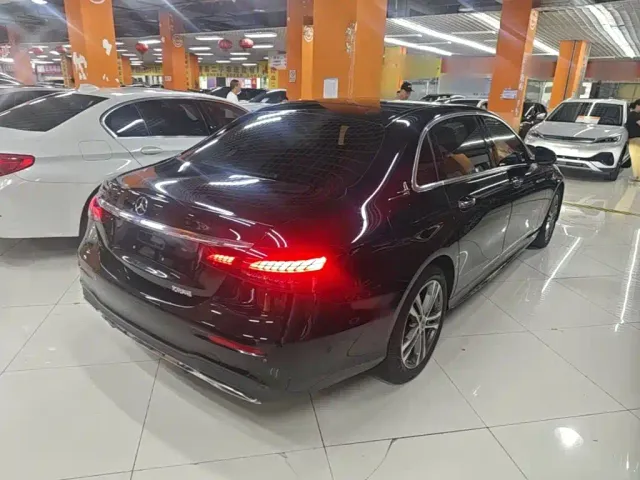 Mercedes-Benz E-Class — Фото автомобиля 6