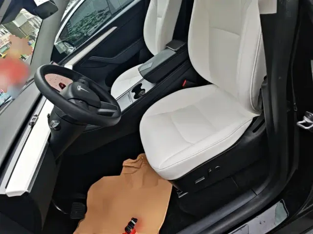 Tesla Model Y — Фото автомобиля 14