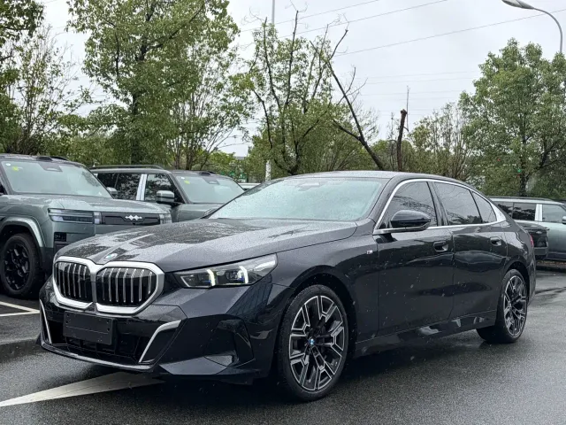 Фотография автомобиля — BMW 5 Series