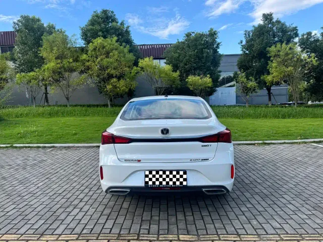 Changan Eado — Фото автомобиля 8