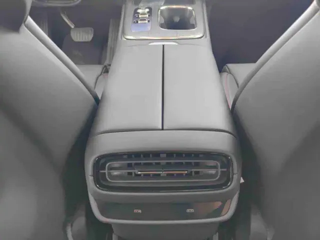 Xiaomi SU7 — Фото автомобиля 10