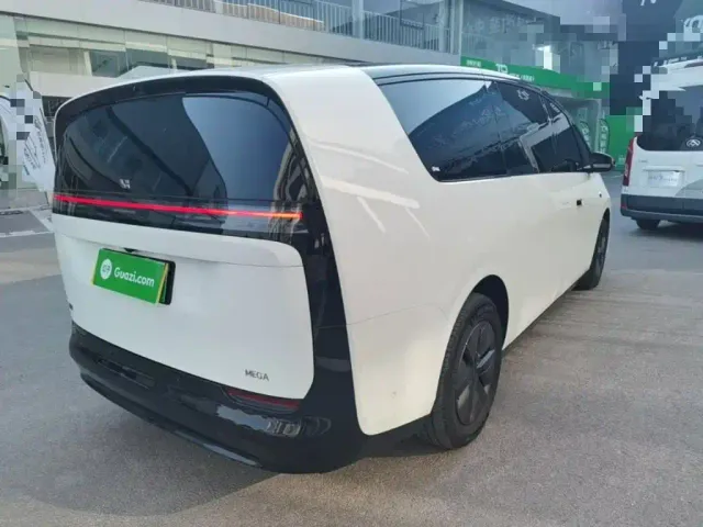 Li Auto MEGA — Фото автомобиля 6