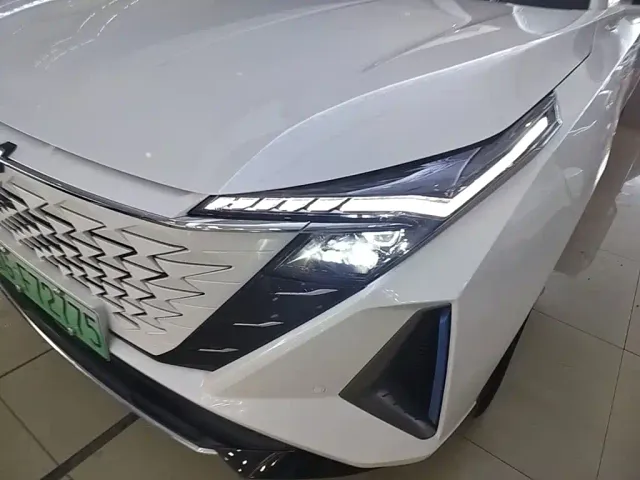 Changan Oshan Z6 EV — Фото автомобиля 23