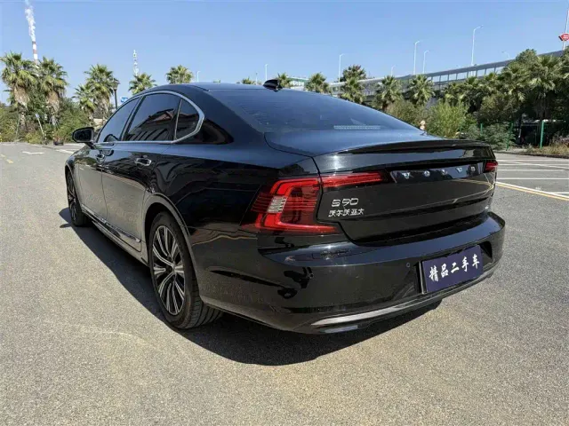 Volvo S90 — Фото автомобиля 4
