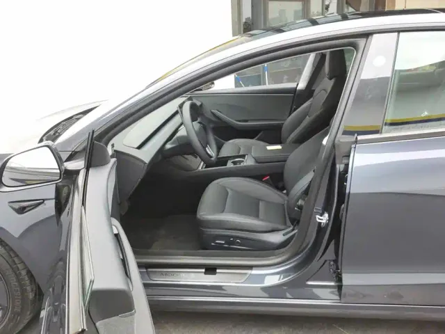 Tesla Model 3 — Фото автомобиля 9