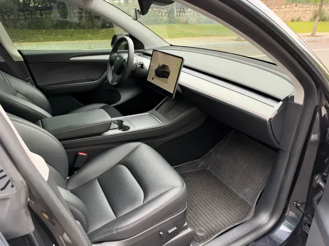 Tesla Model Y — Фото автомобиля 9