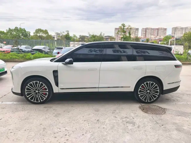 Nio ES8 — Фото автомобиля 3
