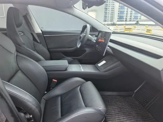 Tesla Model 3 — Фото автомобиля 13