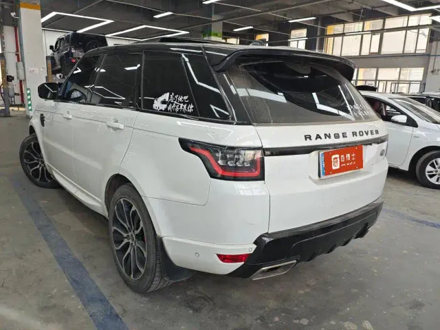 Land Rover Range Rover Sport — Фото автомобиля 6