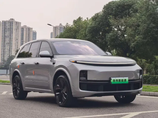 Li Auto L8 — Фото автомобиля 3