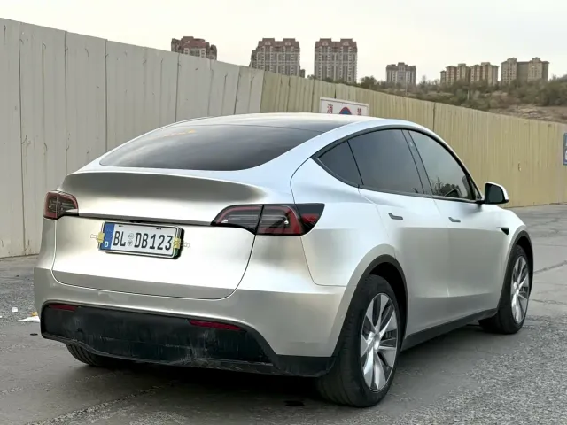 Tesla Model Y — Фото автомобиля 7