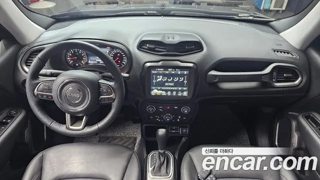 Jeep Renegade — Фото автомобиля 7