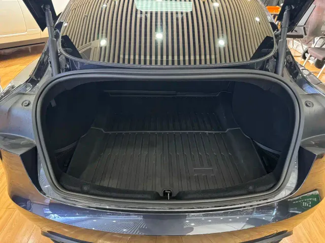 Tesla Model 3 — Фото автомобиля 14