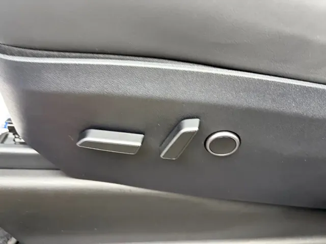 Tesla Model Y — Фото автомобиля 11